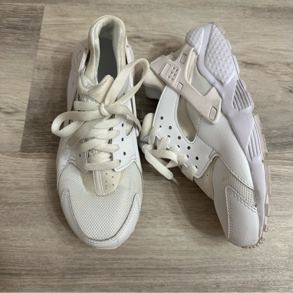 Youth Size 4.5Y White Nike Huarache Run Running Shoes Sneakers